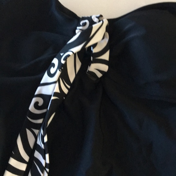 Liz Lange maternity’s one piece swimsuit size S - Picture 2 of 7